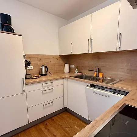 Schoene 2-zimmer-souterrainwohnung Mit Terrasse Apartmán Offenburg