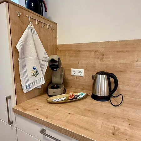 Schoene 2-zimmer-souterrainwohnung Mit Terrasse *